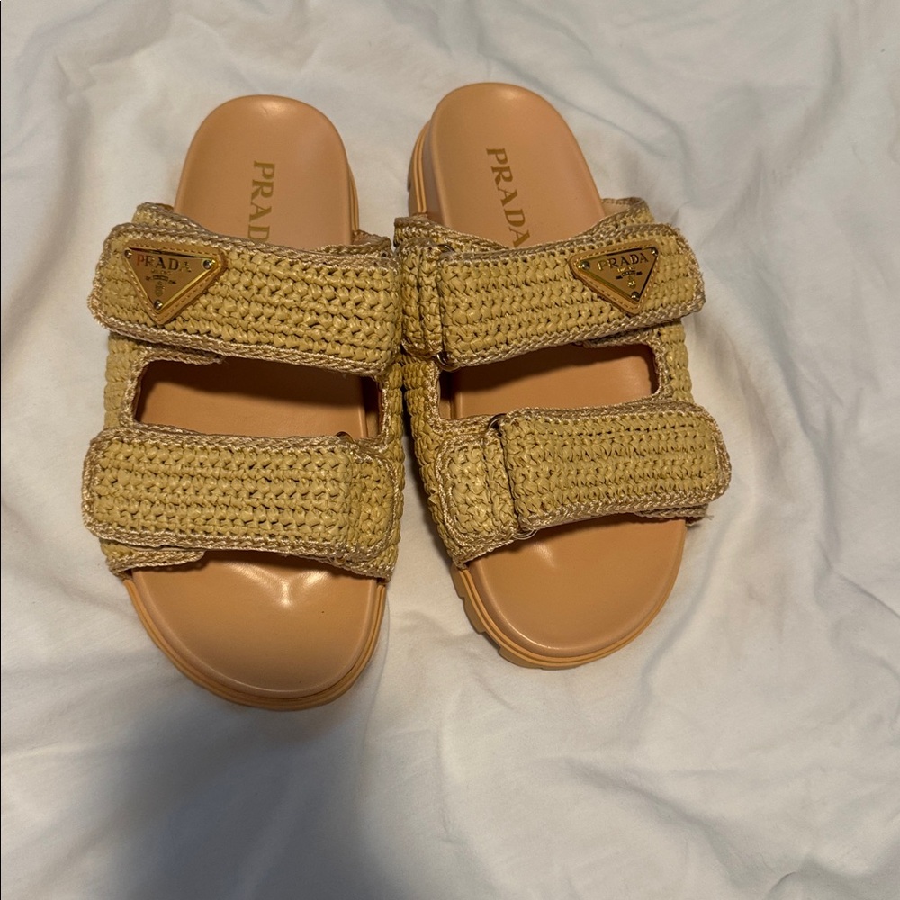 Prada Tan braided raffia Slide Sandals 7 - Picture 4 of 17